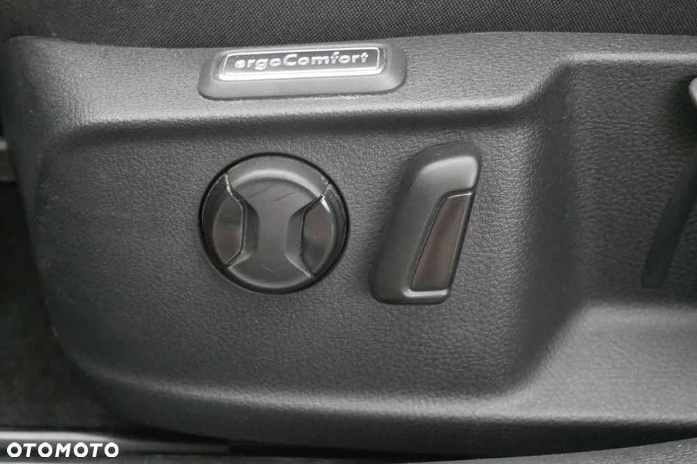 Volkswagen Passat Variant 2.0 TSI Business DSG - 27