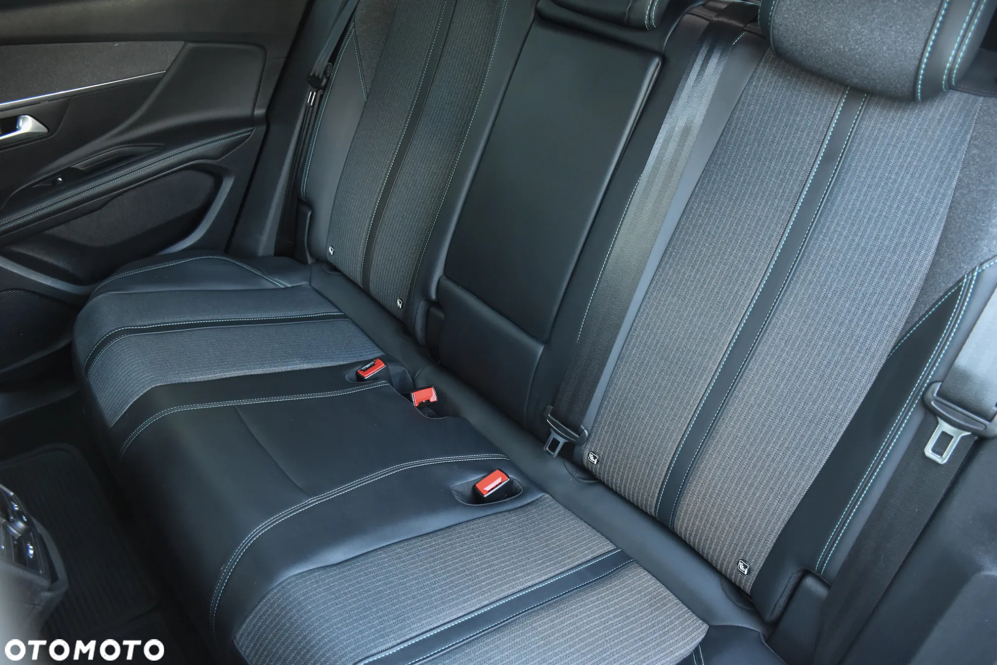 Peugeot 3008 1.6 PureTech Hybrid4 PHEV GT Pack S&S EAT8 - 37