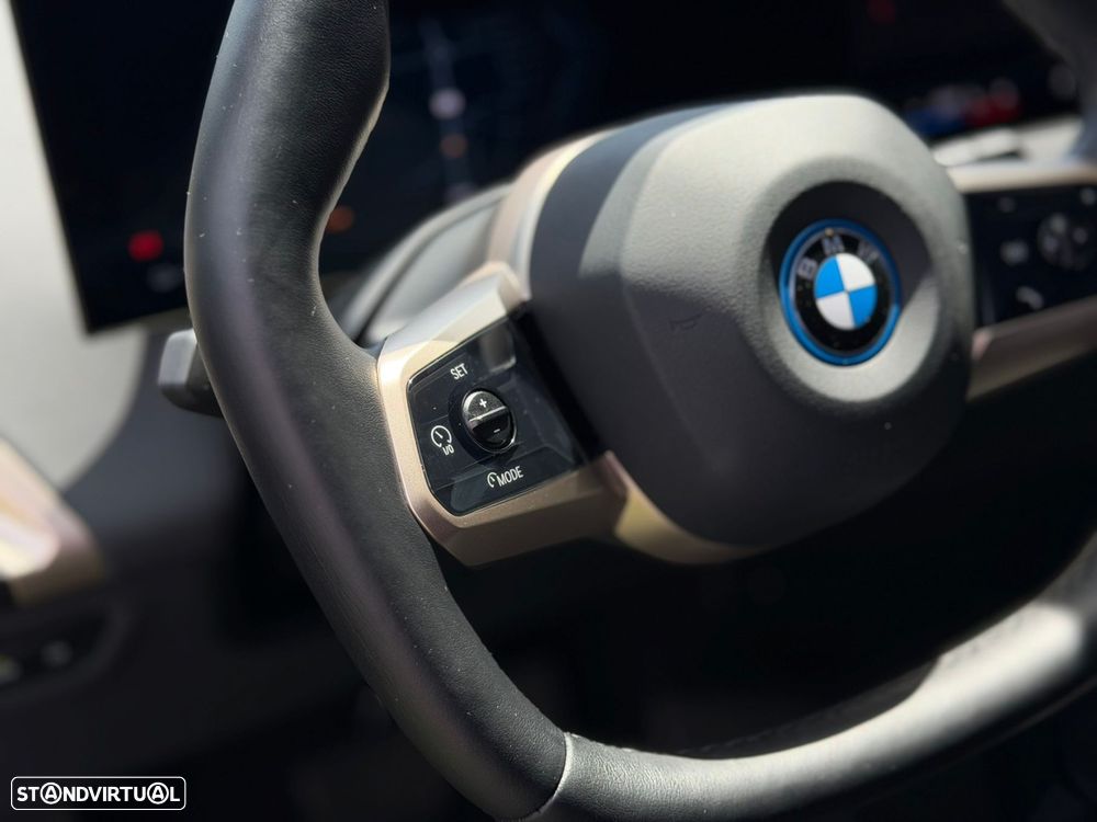 BMW iX xDrive 40 Pack Desportivo - 36