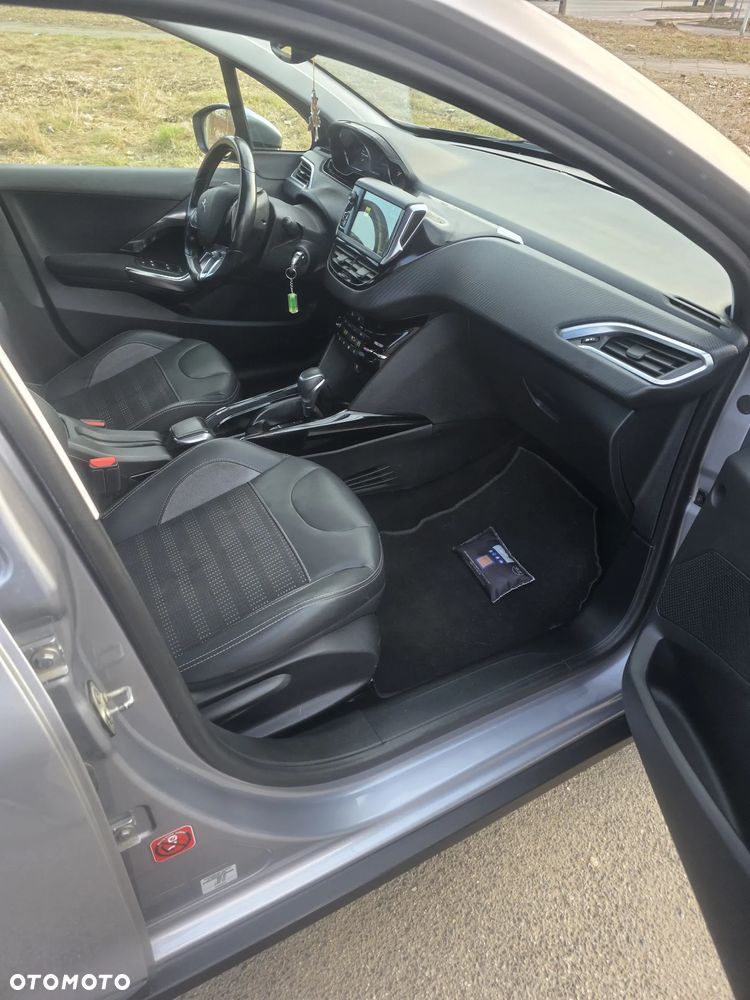 Peugeot 2008 1.2 Pure Tech Style S&S EAT6 - 16