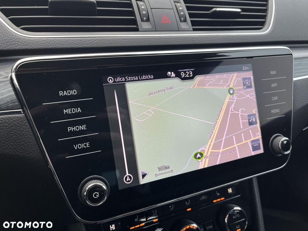 Skoda Superb 2.0 TDI SCR Style DSG - 27