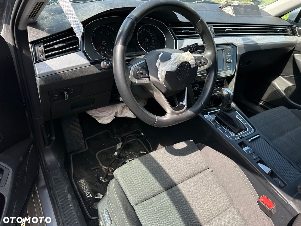 Volkswagen Passat Variant 2.0 TDI EVO Essence DSG - 8