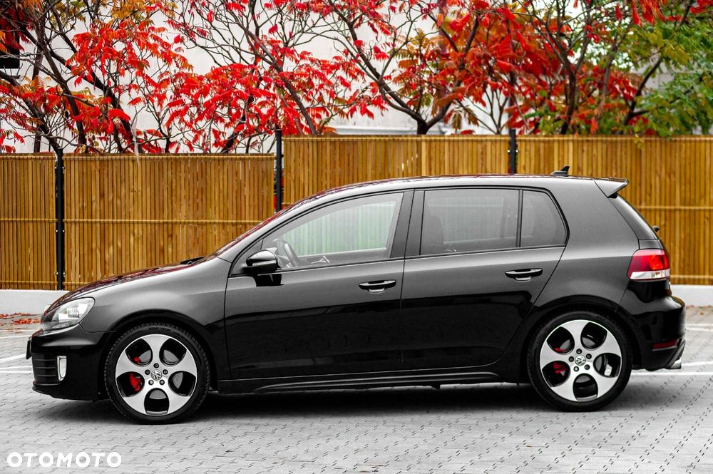 2010 Volkswagen Golf 2.0 TSI GTI, photograph 9