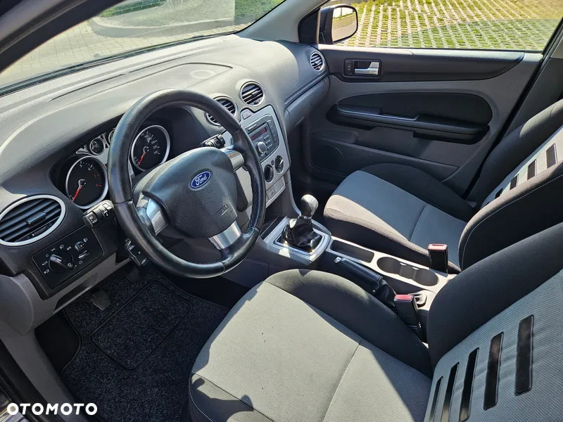 Ford Focus 1.6 Ambiente - 28