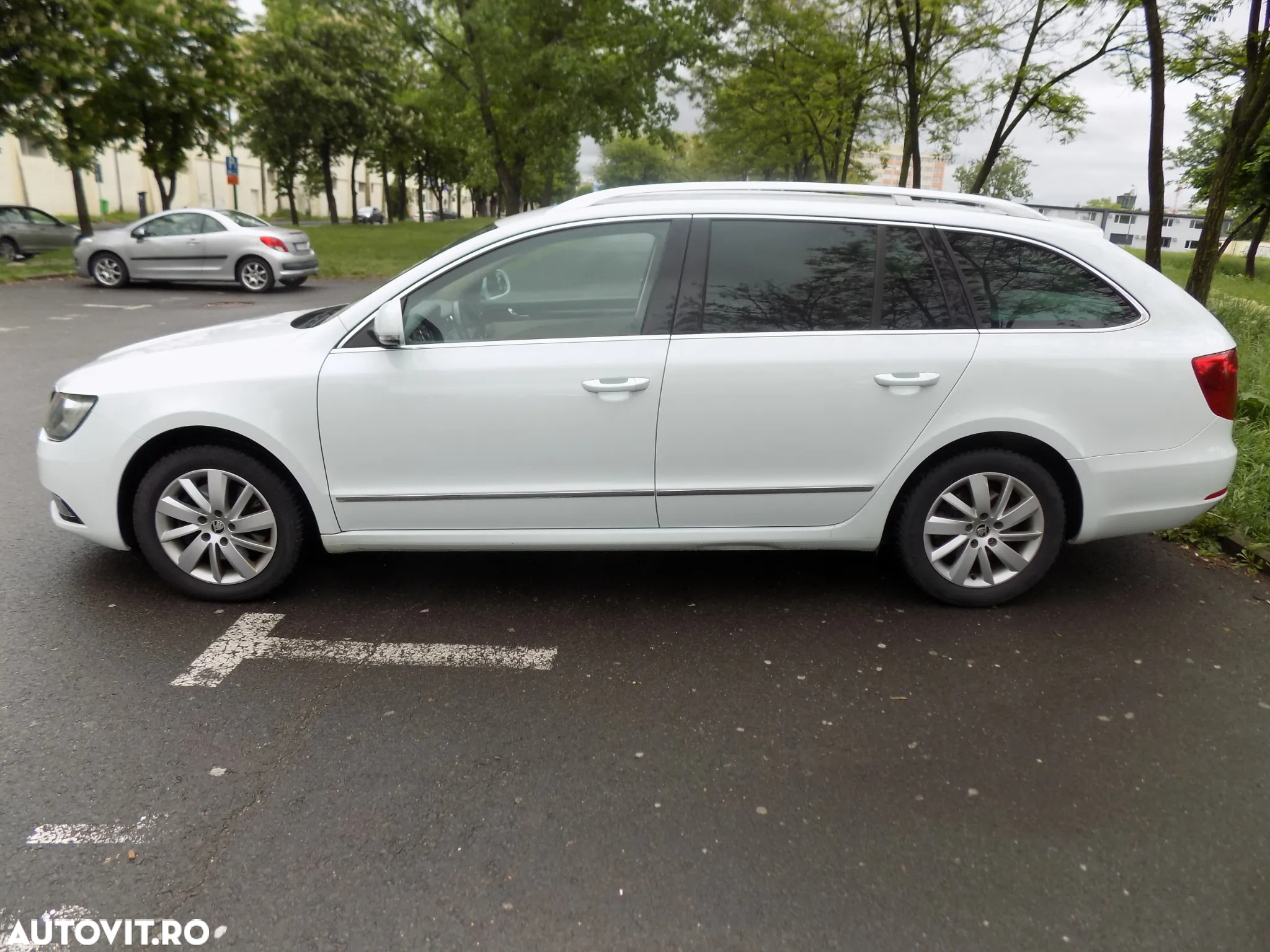 Skoda Superb Combi 2.0 TDI Elegance - 4
