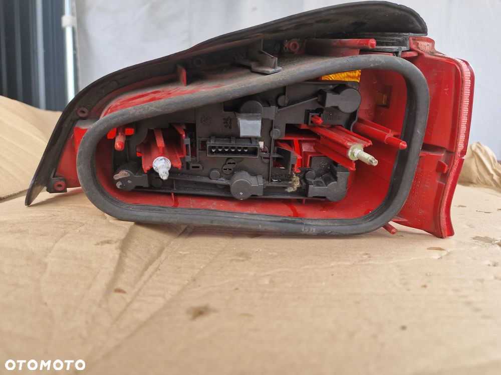 Lampa lewa tylna Peugeot 106 - 2