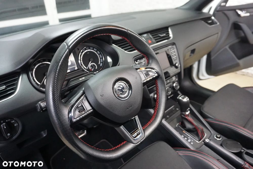 Skoda Octavia 2.0 TDI DSG RS - 22