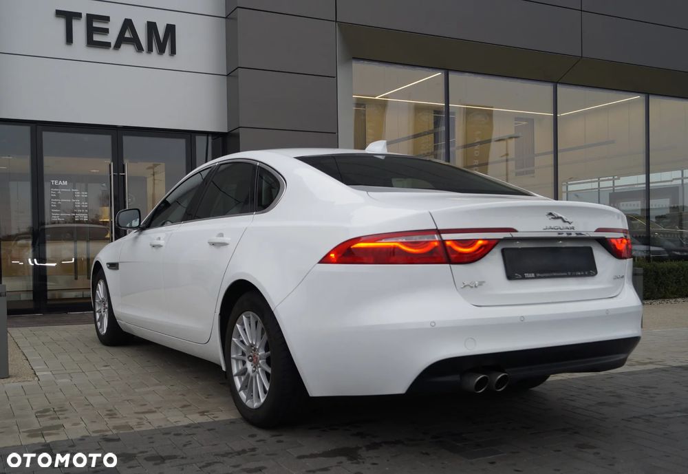 Jaguar XF 2.0 i4D AWD Prestige - 10