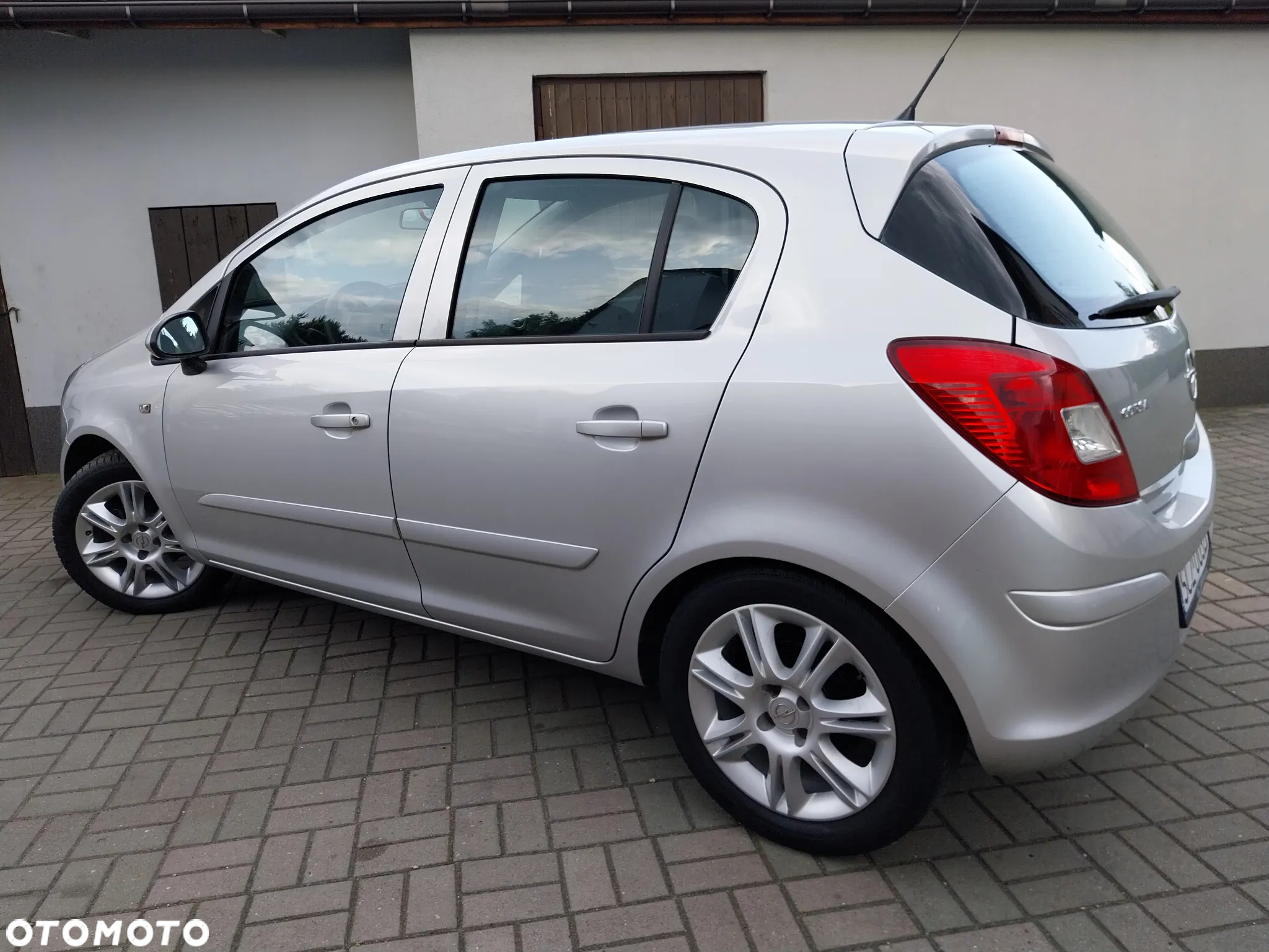 Opel Corsa 1.2 16V Edition - 4
