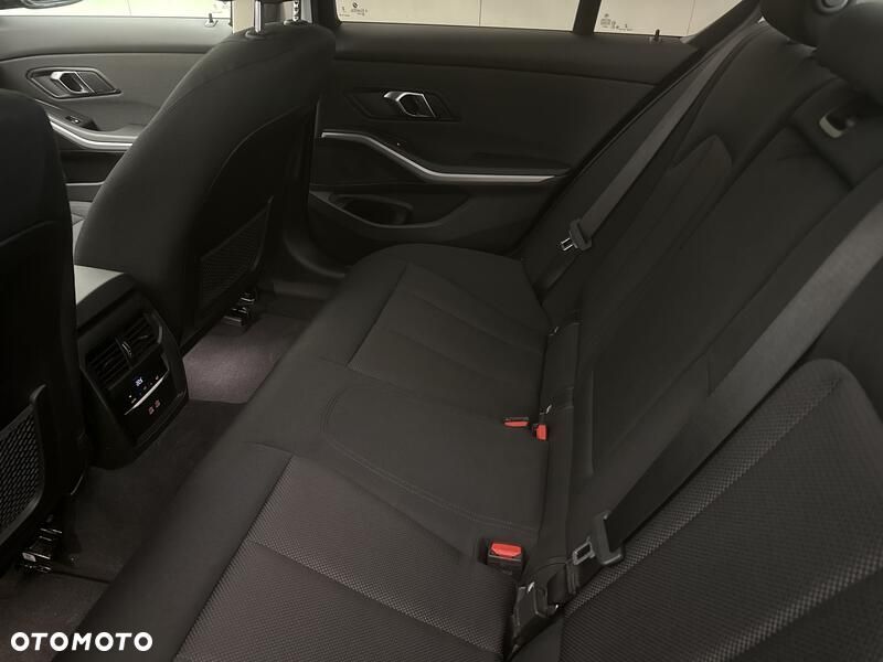 BMW Seria 3 320d mHEV - 22
