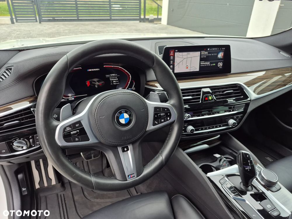 BMW Seria 5 M550i xDrive sport - 15