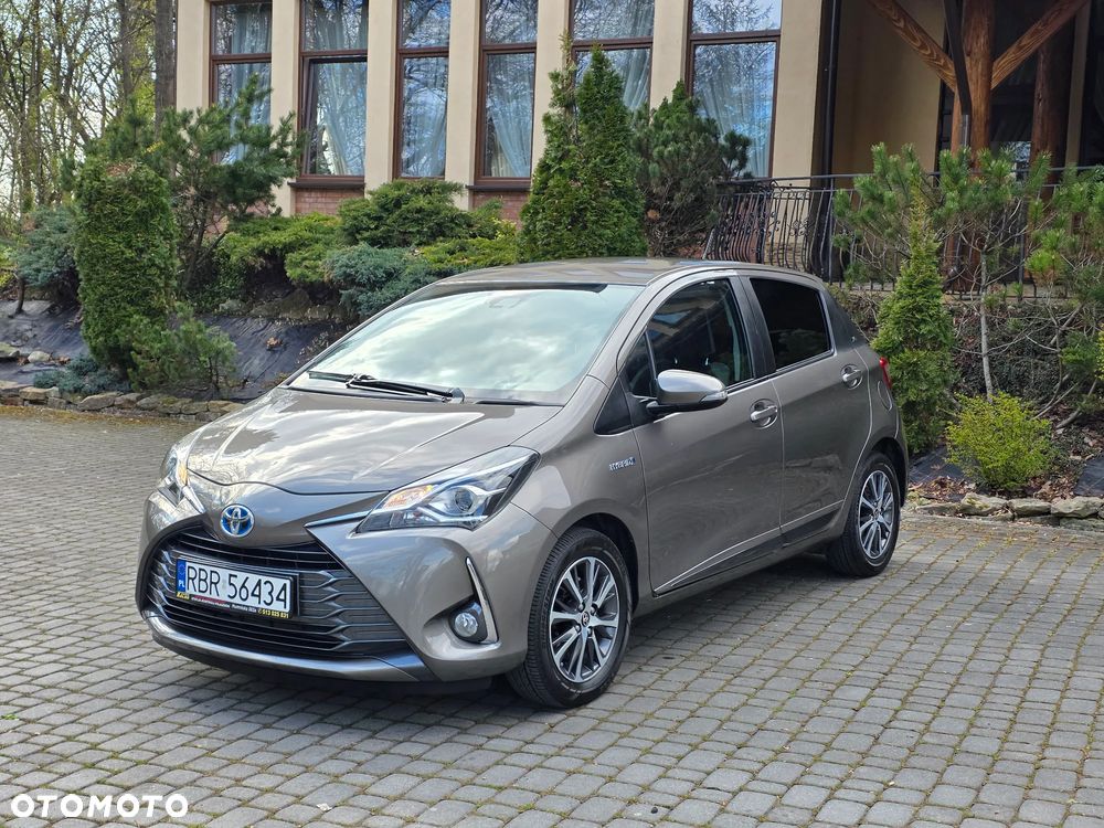 Toyota Yaris Hybrid 100 Premium - 10