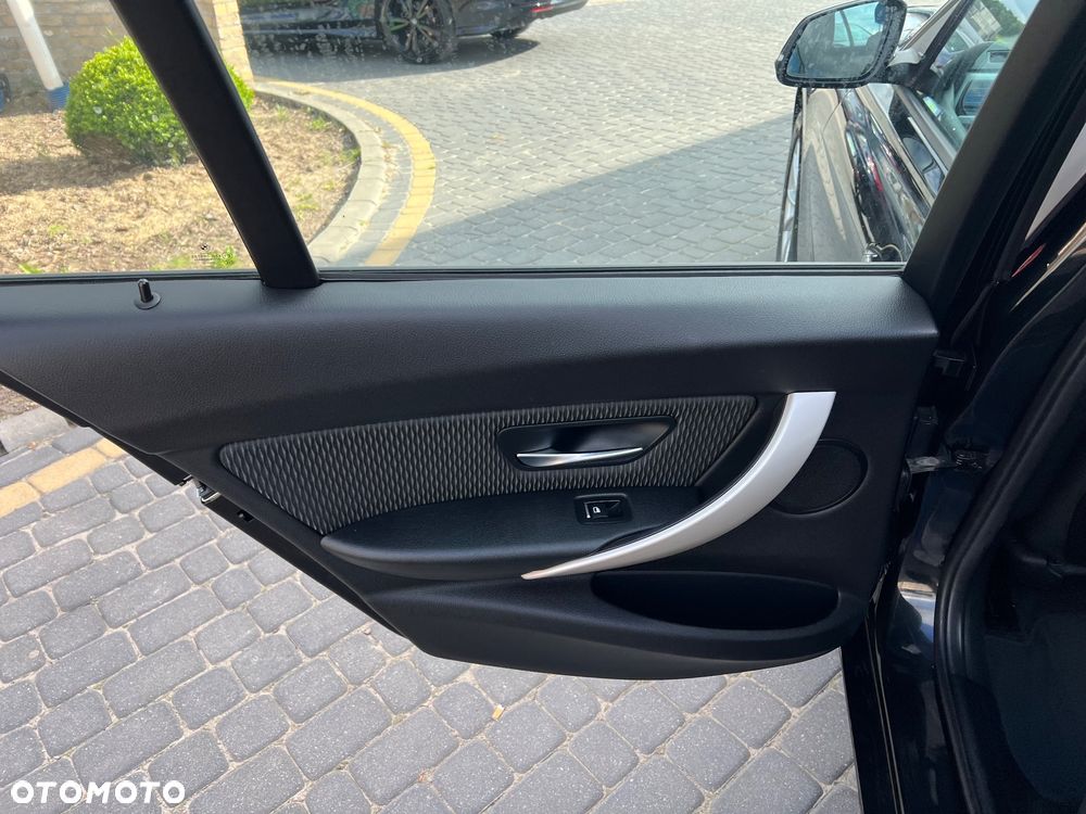 BMW Seria 3 318d Blue Performance Luxury Line - 17