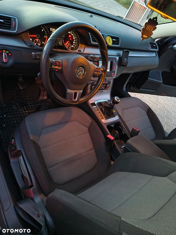 Volkswagen Passat 2.0 Blue TDI SCR Comfortline - 3