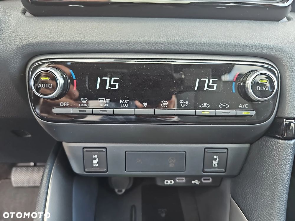 Mazda 2 Hybrid - 16