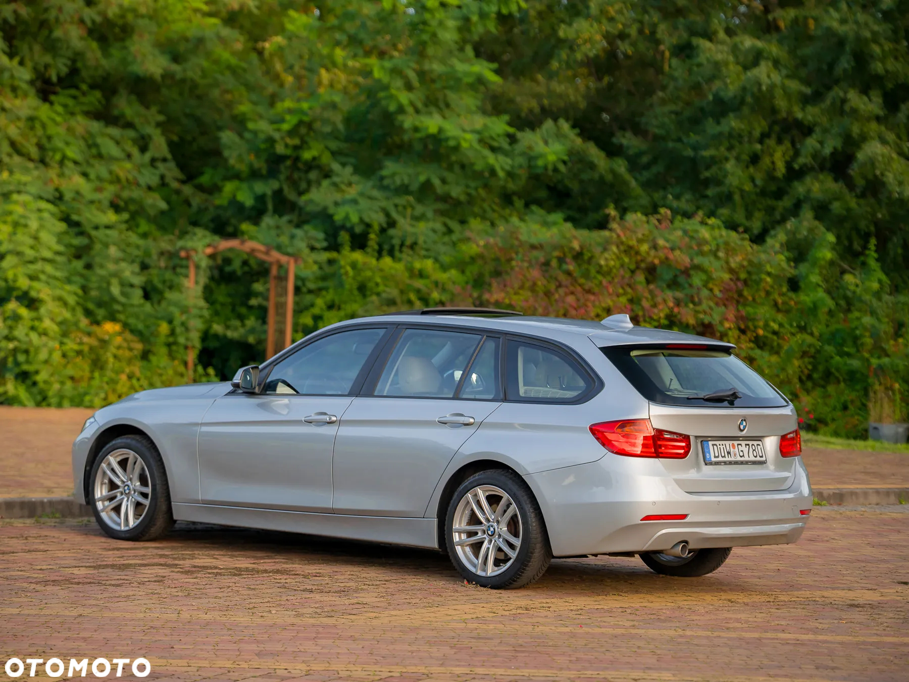 BMW Seria 3 318d xDrive Touring - 6