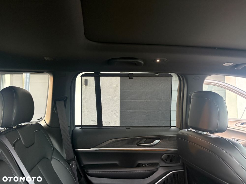 Jeep Grand Cherokee - 28