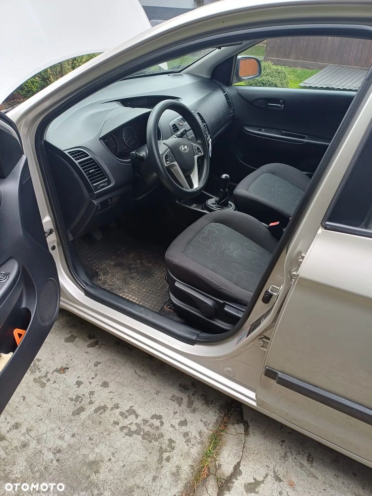 Hyundai i20 1.2 Classic + - 8