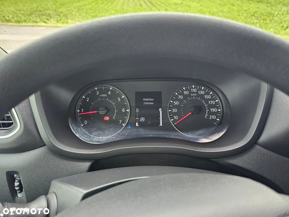 Nissan NV 400 - 12
