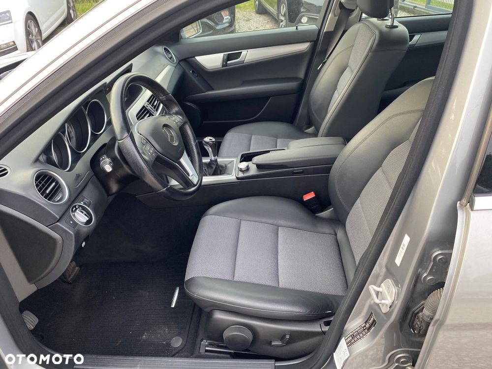 Mercedes-Benz Klasa C 180 (BlueEFFICIENCY) Avantgarde - 21