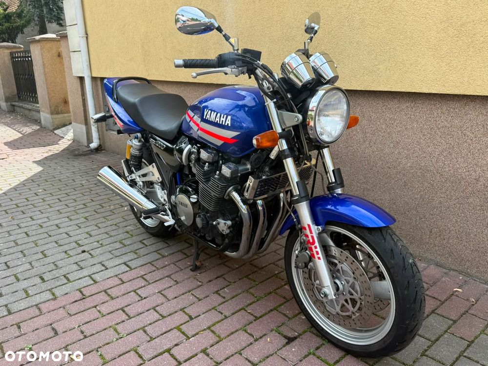 Yamaha XJR - 10
