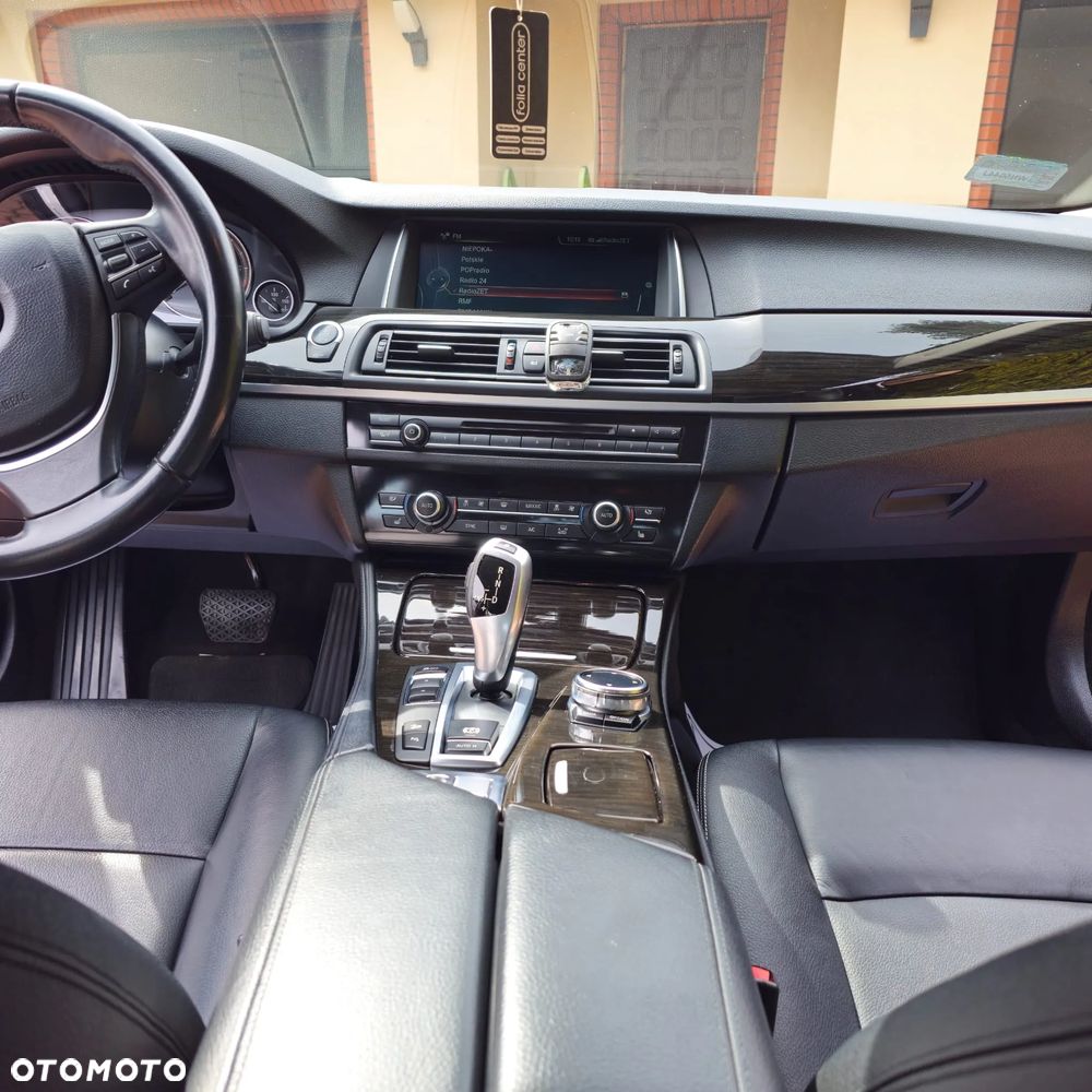 BMW Seria 5 525d Luxury Line - 21