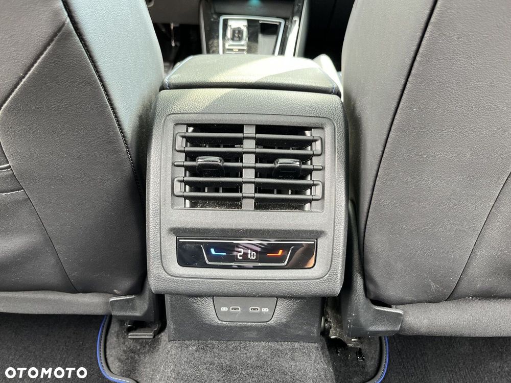 Volkswagen Golf 2.0 TSI 4Motion R DSG - 36