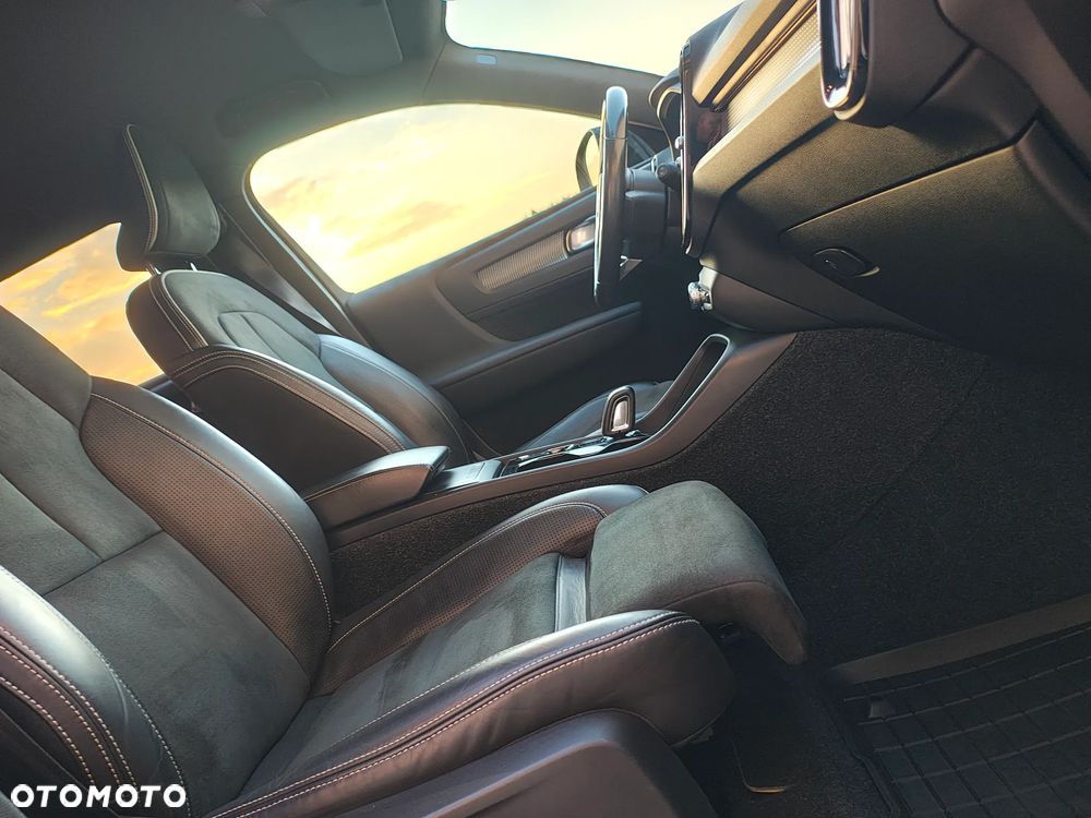 Volvo XC 40 D4 AWD Geartronic R-Design - 34
