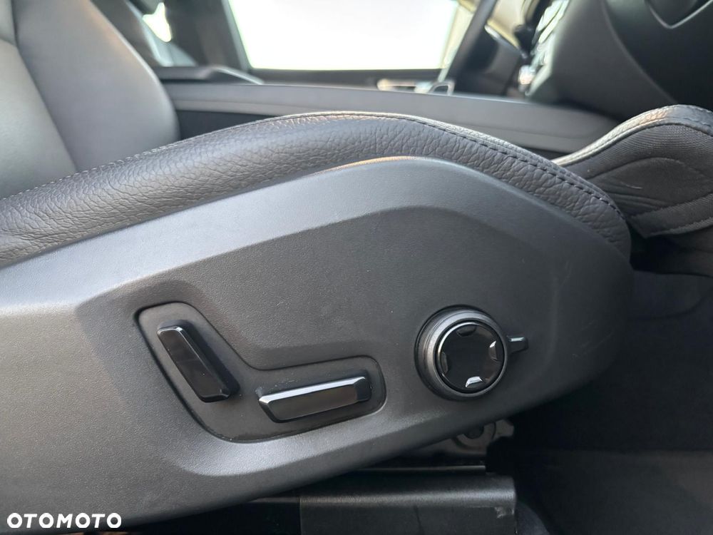 Volvo XC 60 B4 D Plus Dark - 21
