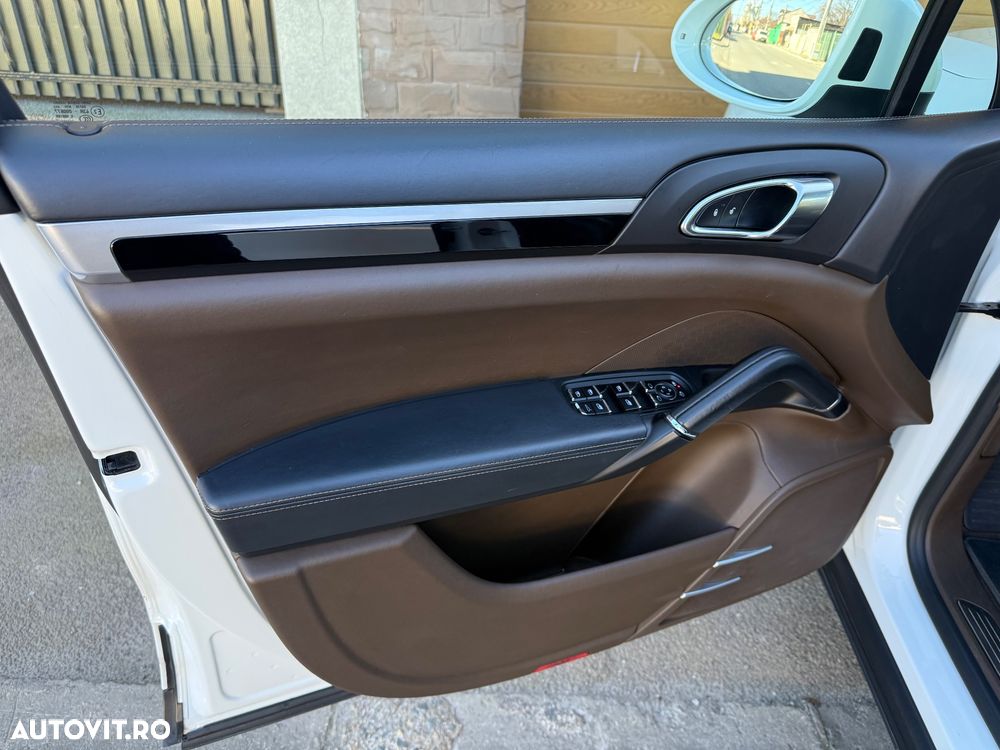 Porsche Cayenne - 35