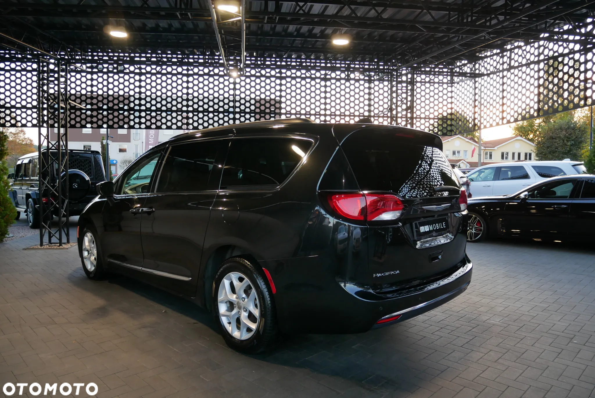Chrysler Pacifica - 4