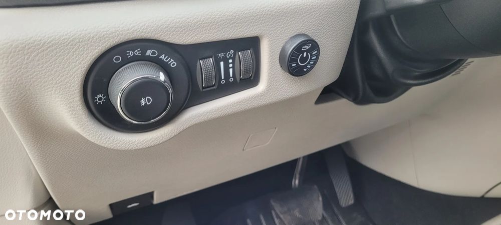 Chrysler Pacifica - 17