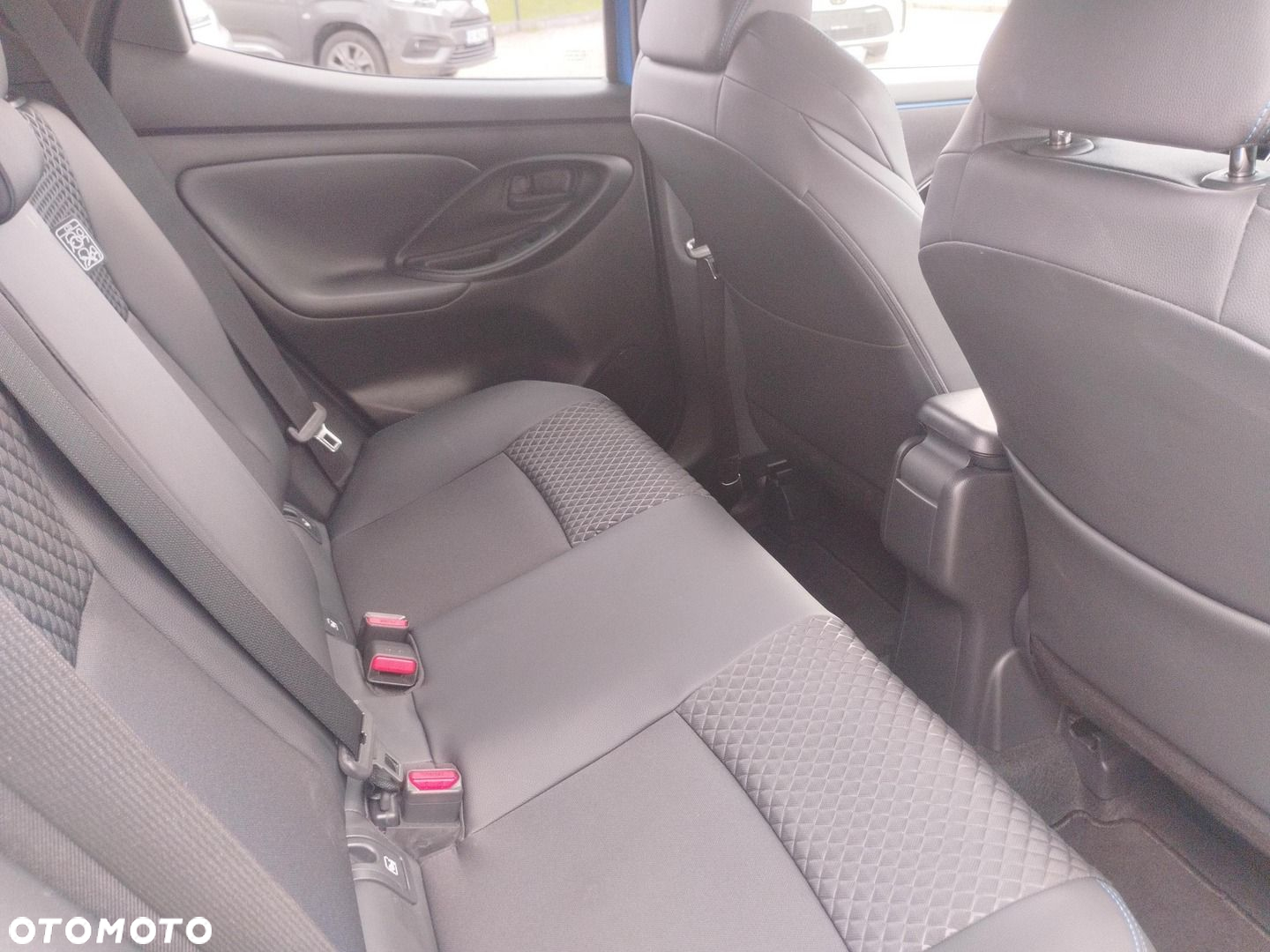 Toyota Yaris - 10
