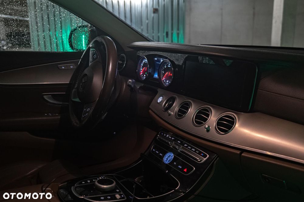Mercedes-Benz Klasa E 220 d Business Edition 9G-TRONIC - 8