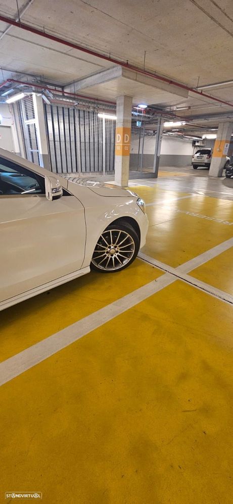 Mercedes-Benz CLA 200 d Shooting Brake AMG Line - 21