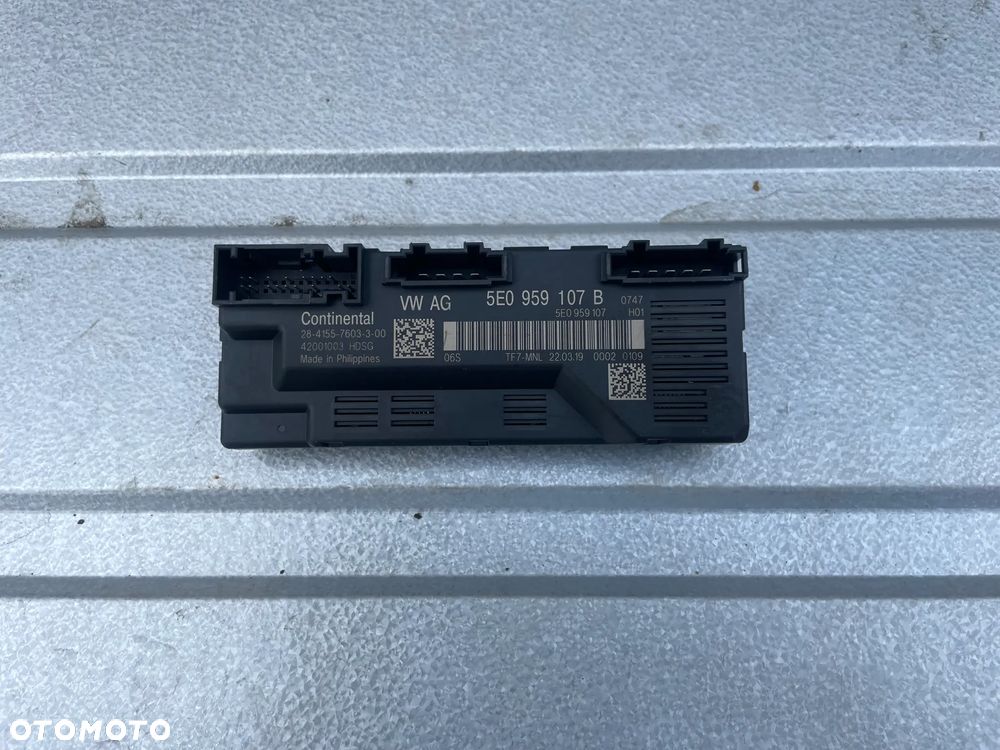 SKODA OCTAVIA III IV KOMBI MODUŁ STEROWNIK KLAPY 5E0959107B EU - 1
