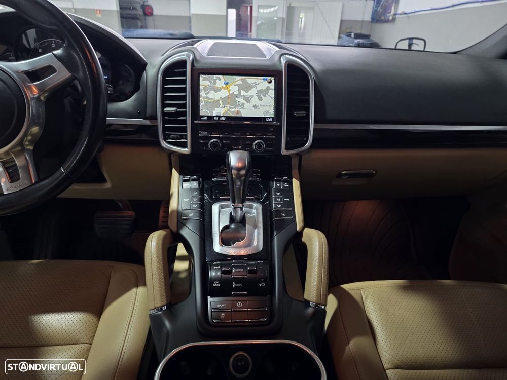 Porsche Cayenne - 12