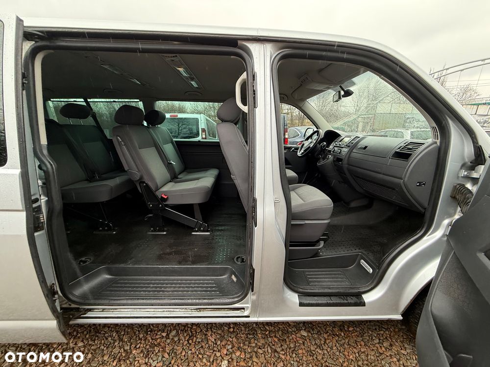 Volkswagen Caravelle - 8