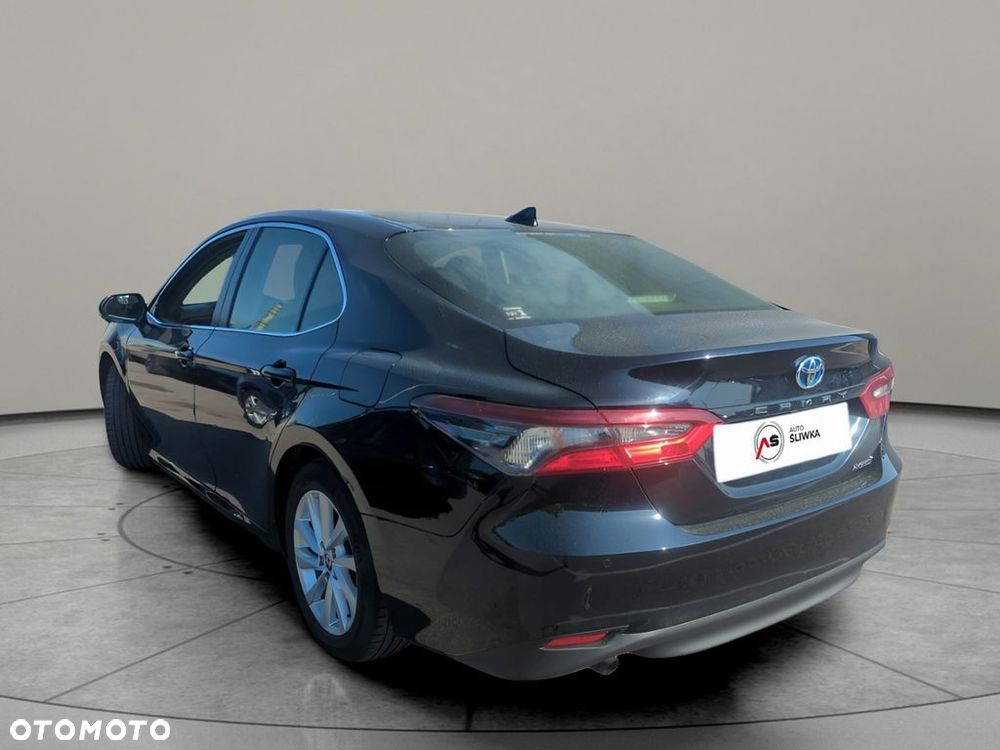Toyota Camry - 4