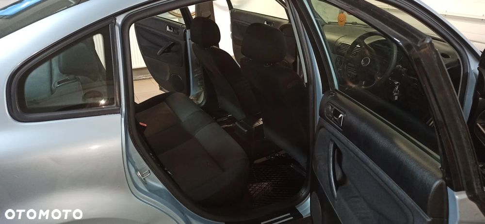 Volkswagen Passat 1.9 TDI Comfortline - 15