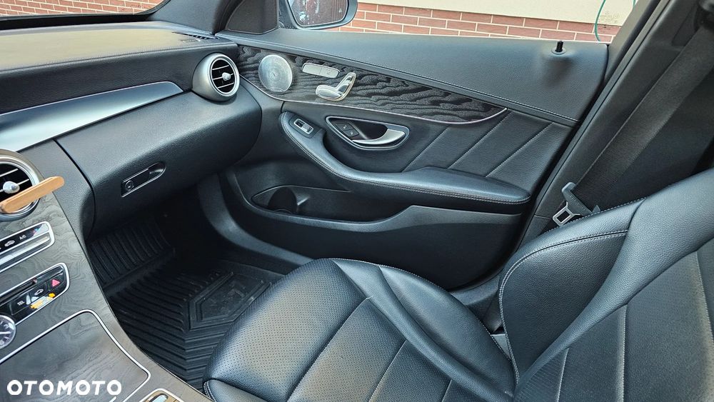 Mercedes-Benz Klasa C 300 7G-TRONIC - 40