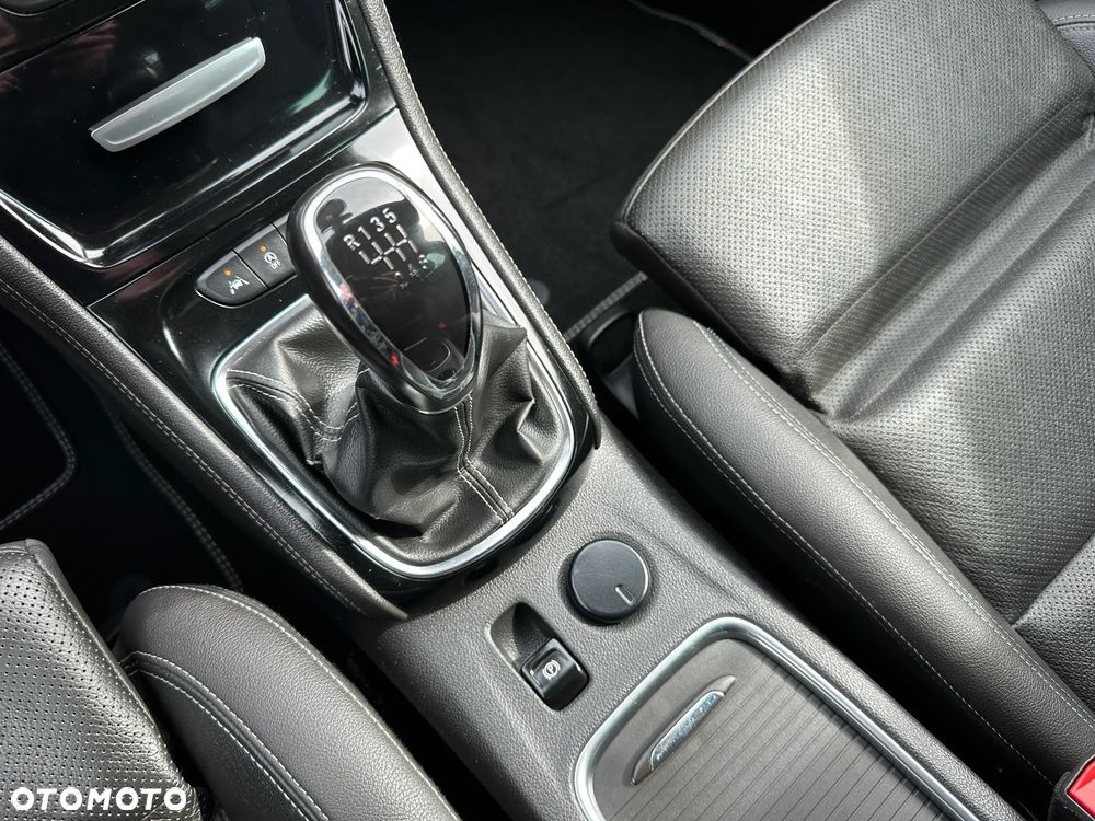 Opel Astra 1.4 T Dynamic - 28