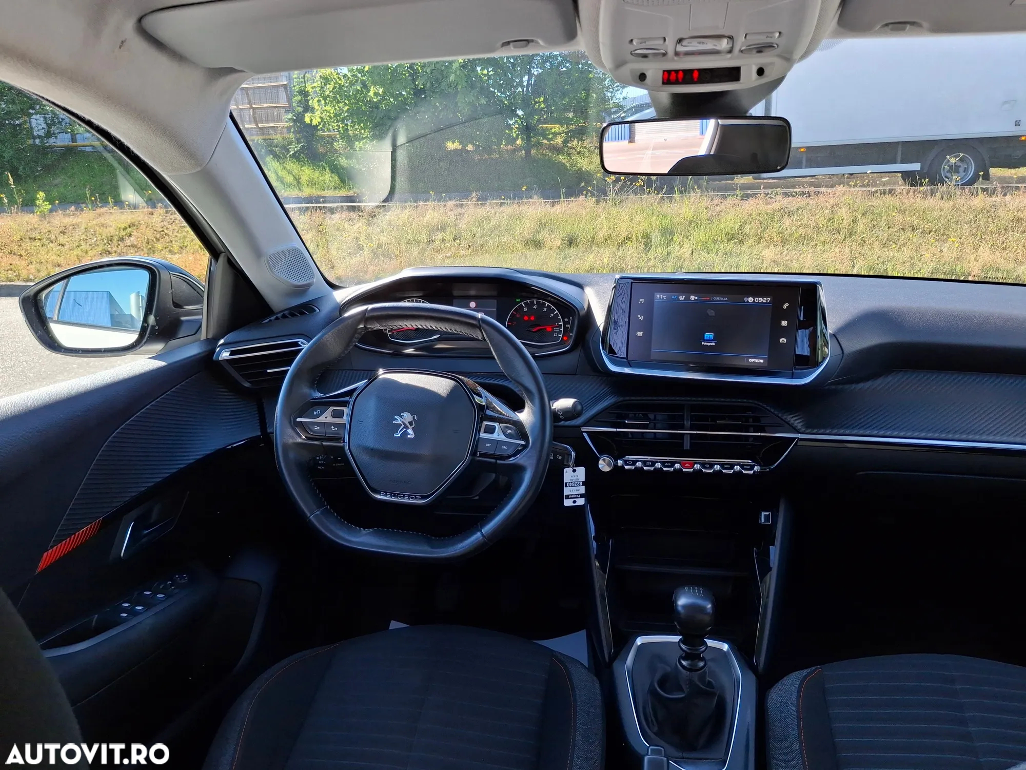 Peugeot 208 - 13