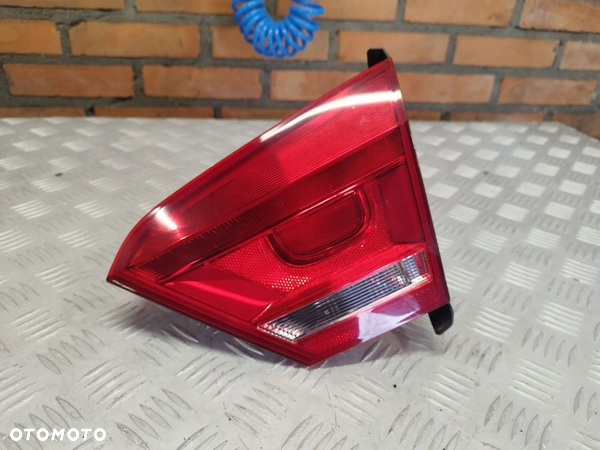 LAMPA LEWA TYLNA W KLAPIE VOLKSWAGEN PASSAT