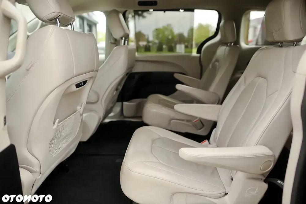 Chrysler Pacifica - 27