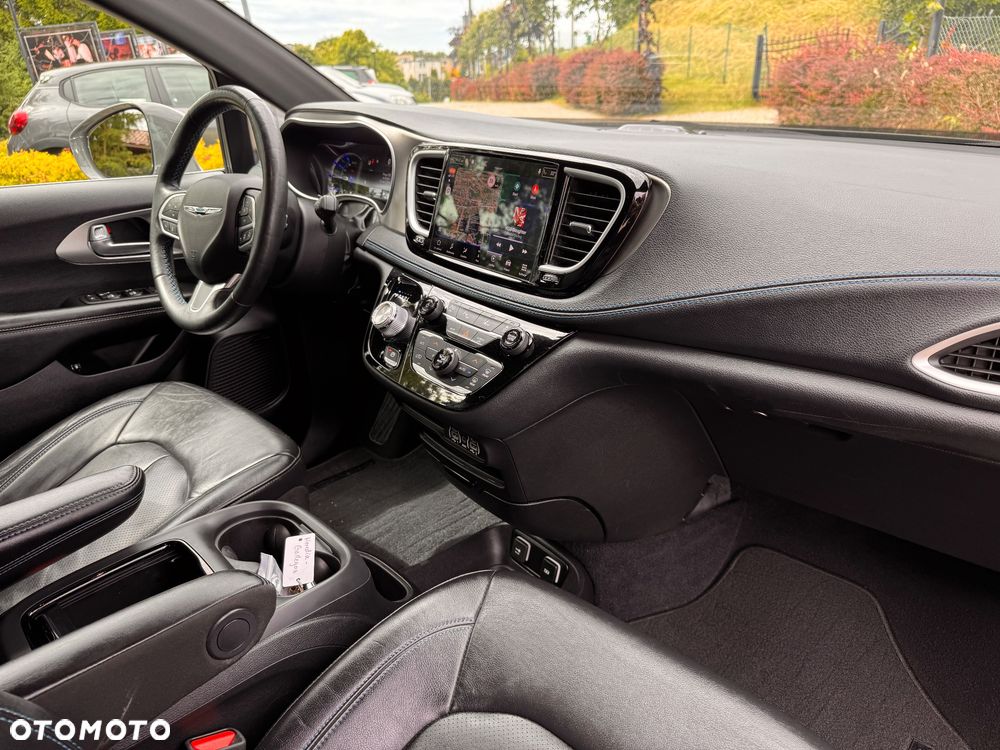 Chrysler Pacifica - 26