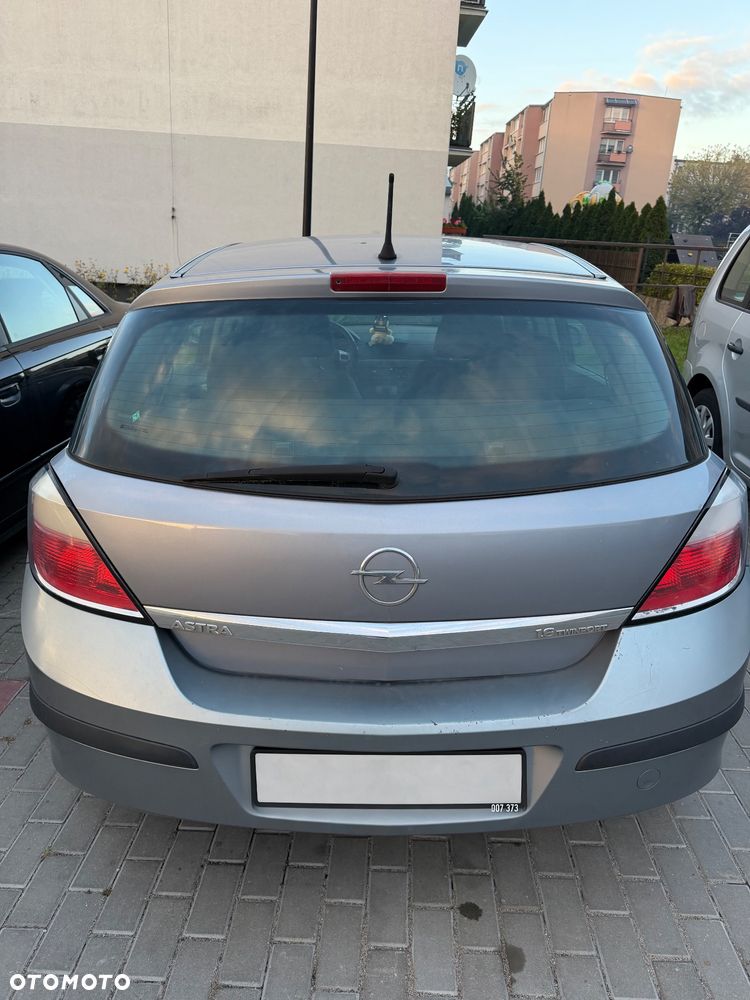Opel Astra 2004 photo 2