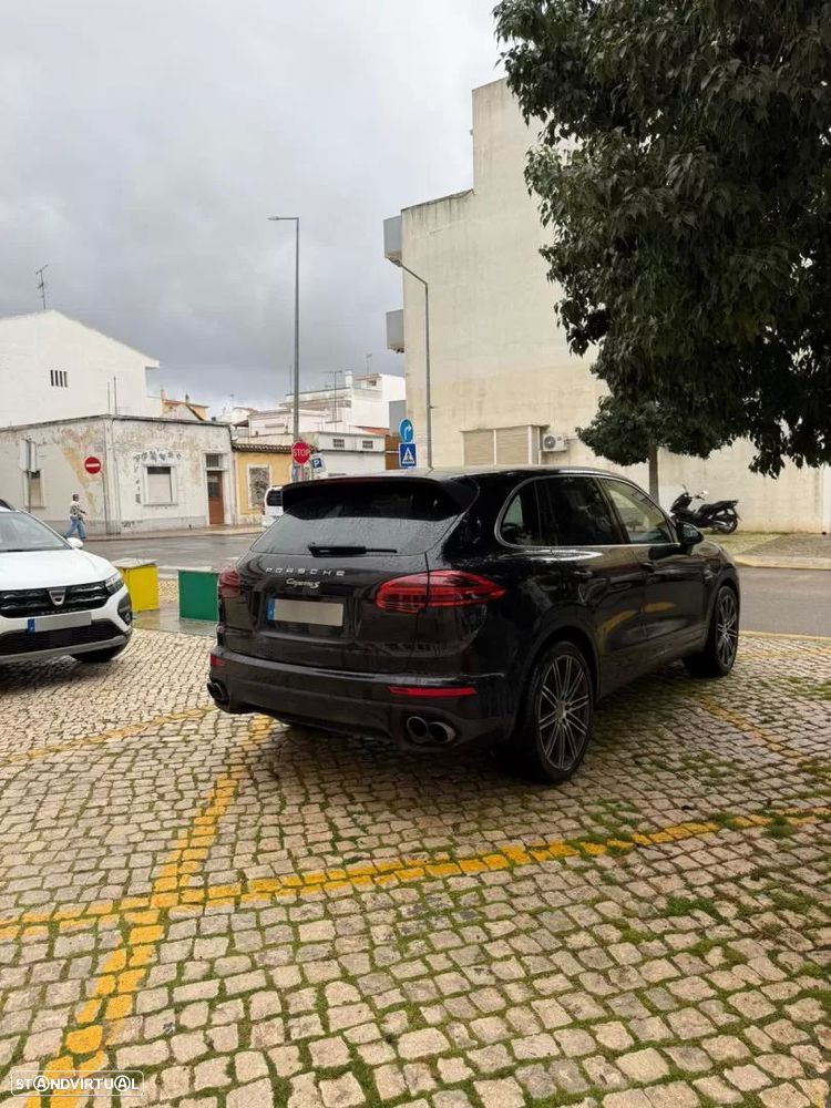 Porsche Cayenne S E-Hybrid — fotografia 6