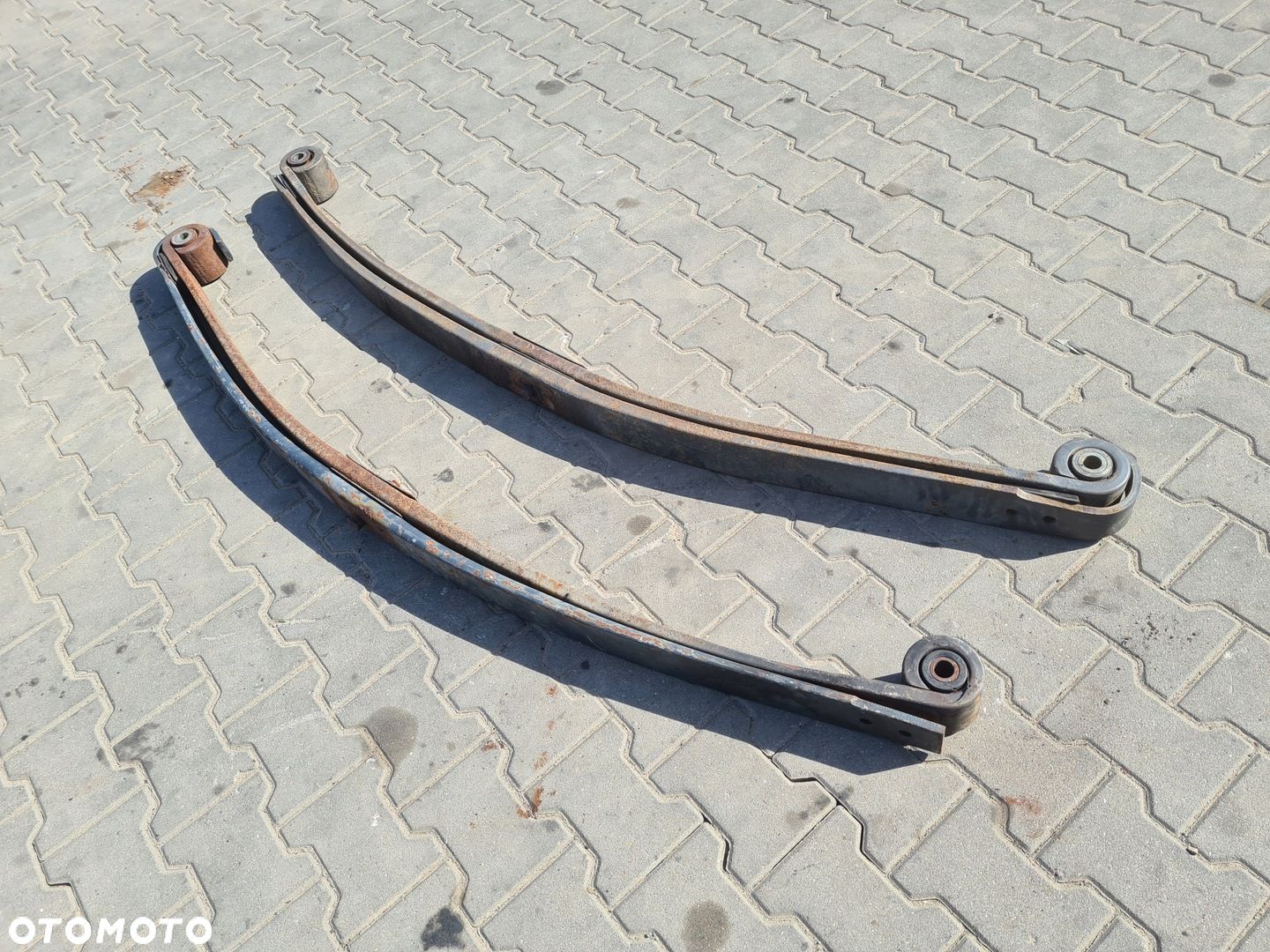 RESOR PRZÓD PRZEDNI 2 PIÓRA 9 CM VOLVO FE 06- EURO 5 - 1
