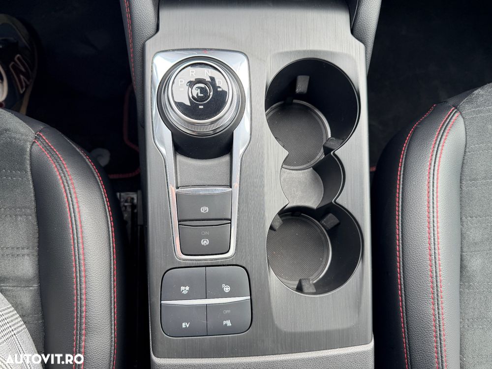 Ford Kuga 2.5 Duratec PHEV ST-LINE X - 24